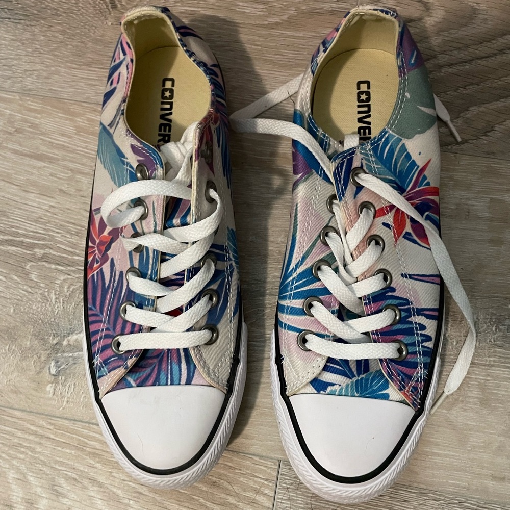 Converse - Picture 2 of 3